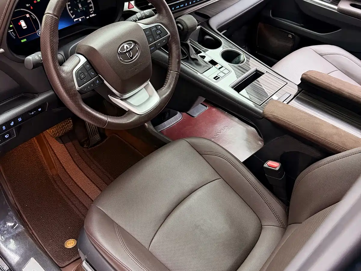 Toyota Granvia 2023 2.5L Hybrid Flagship VIP Edition фото 9