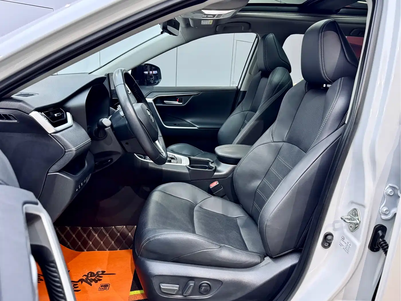 Toyota Wildlander 2023 Hybrid 2.5L E-CVT AWD Premium Edition фото 9