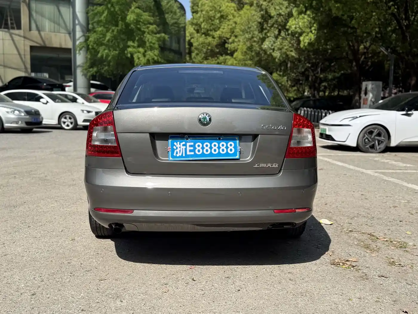 Škoda Octavia 2012 1.6L Automatic Yijie Edition фото 5