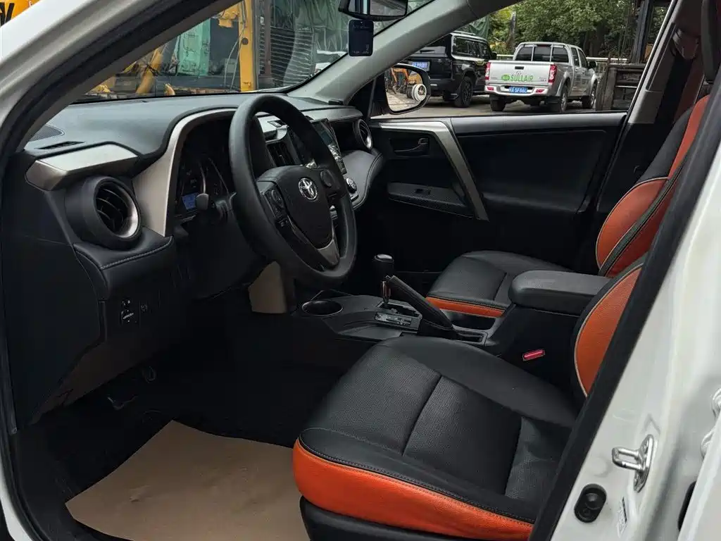 Toyota RAV4 Rongfang 2015 2.0L CVT 2WD Trend Edition фото 10