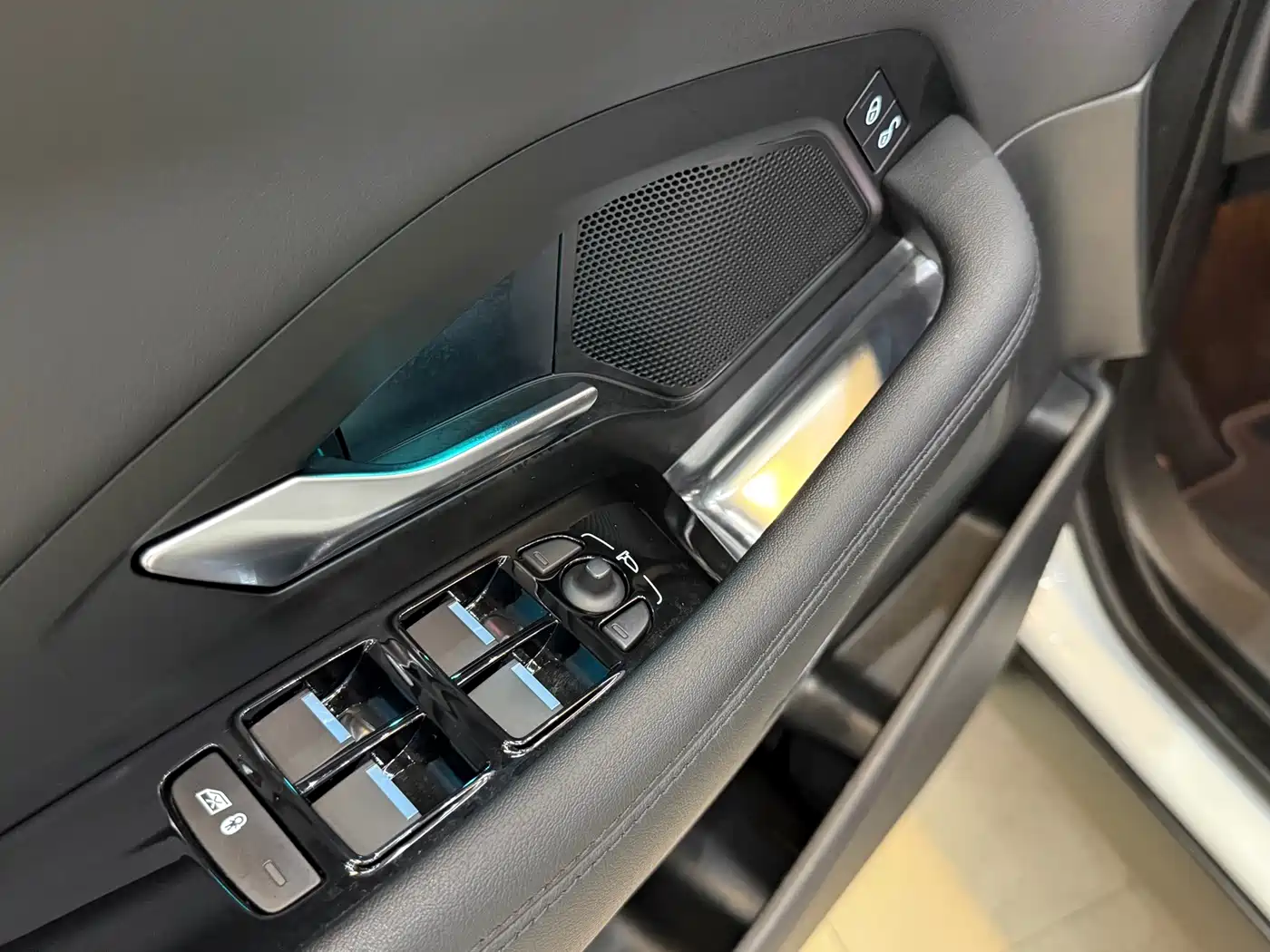 Фото 14 - Jaguar E-PACE