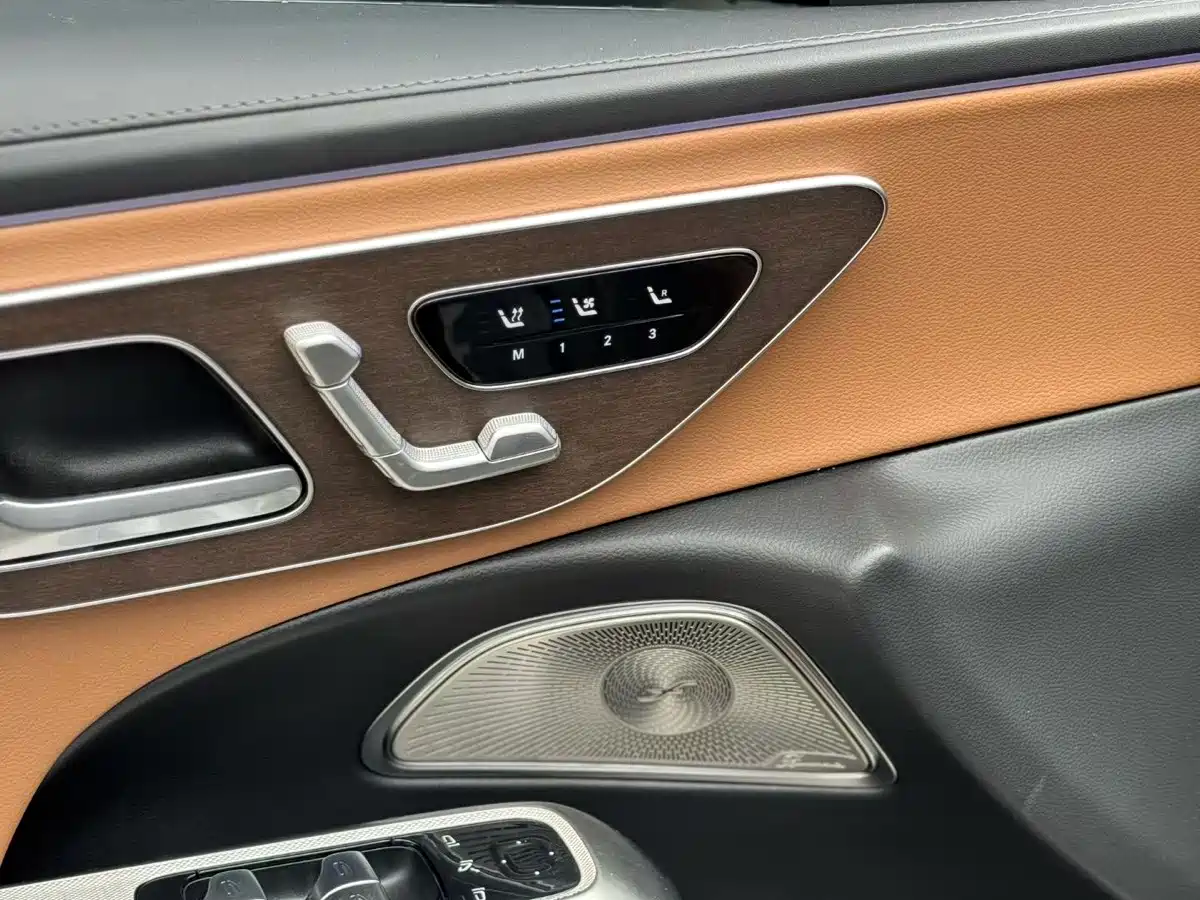 Photo 3 - Mercedes-Benz E-Class