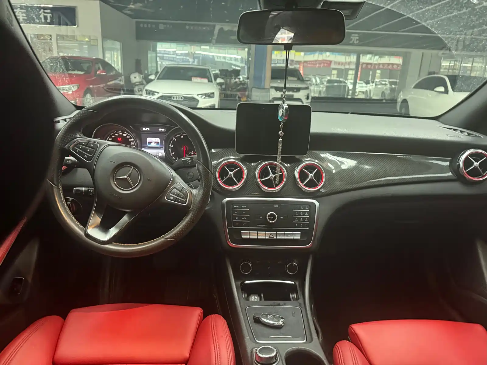 صورة 6 - Mercedes-Benz CLA (Import)
