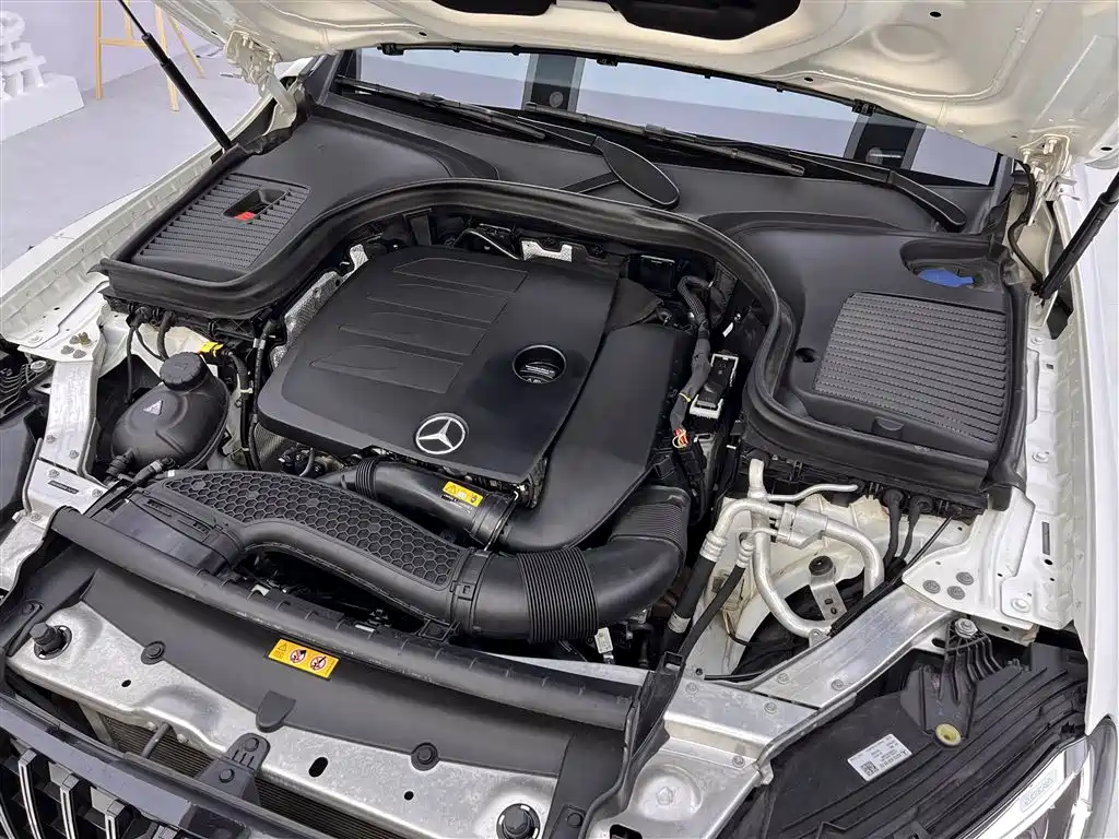 MERCEDES-BENZ GLC