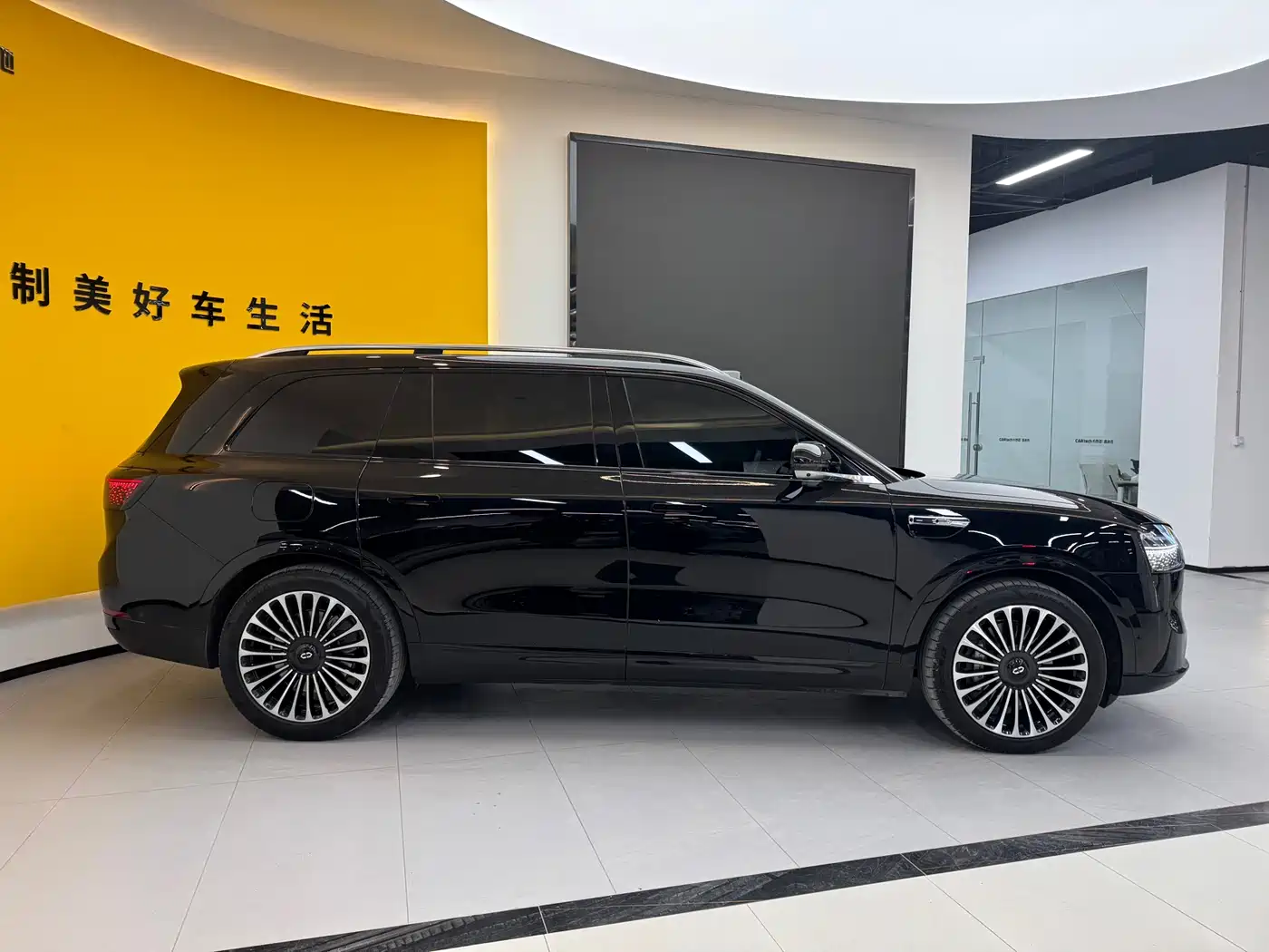 AITO Wenjie AITO M9 2024 Range Extender Max Edition 42kWh 6-seater фото 4