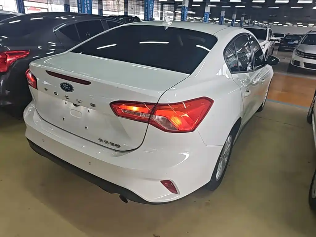 Фото 7 - Ford Focus