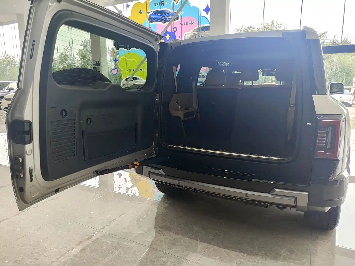Fang Cheng Bao Leopard 8 2025 2025 Zhiyong Flagship 7-Seater