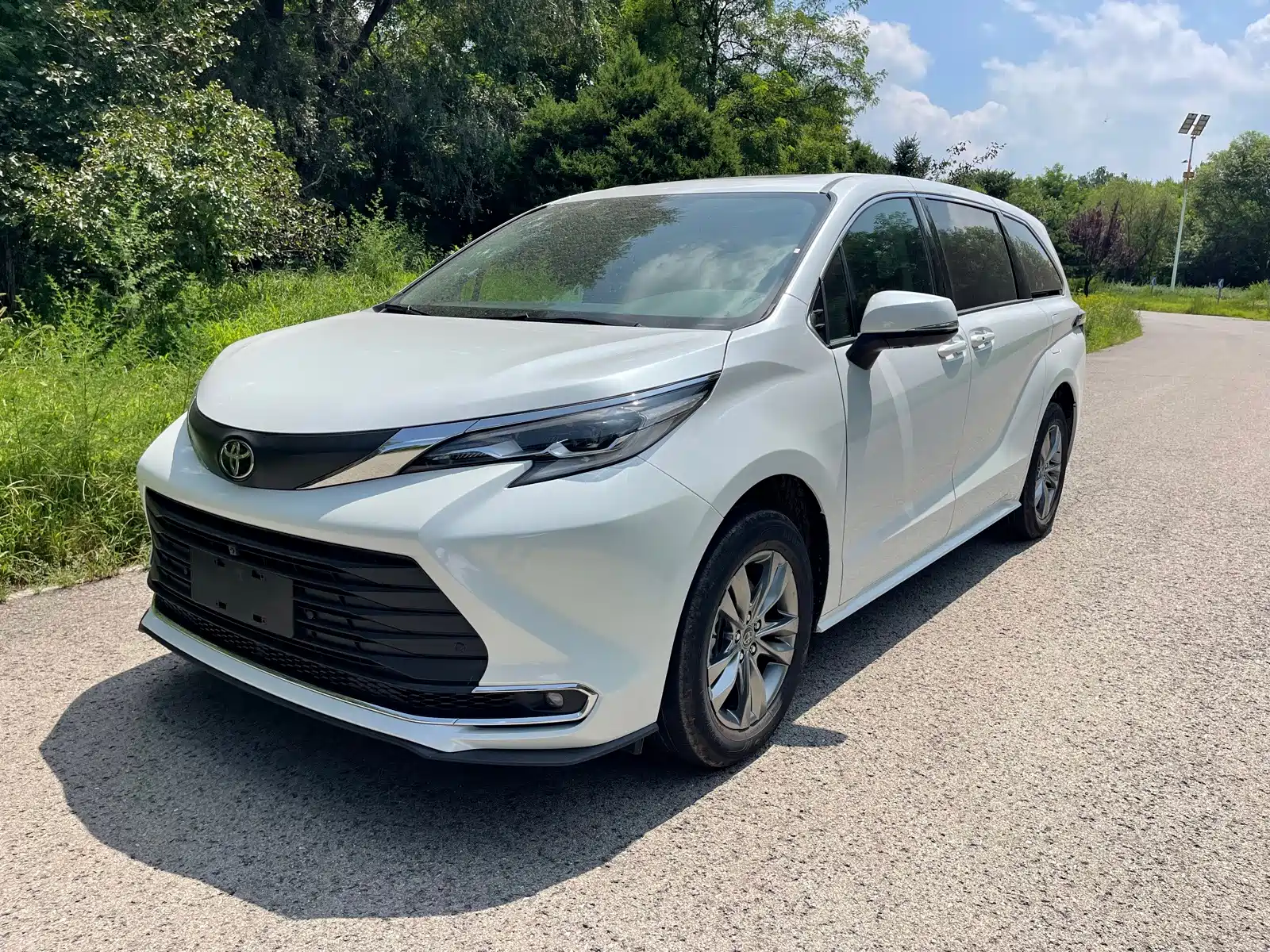 Photo 1 - Toyota Sienna