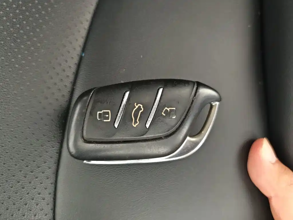 Фото 9 - Roewe i5