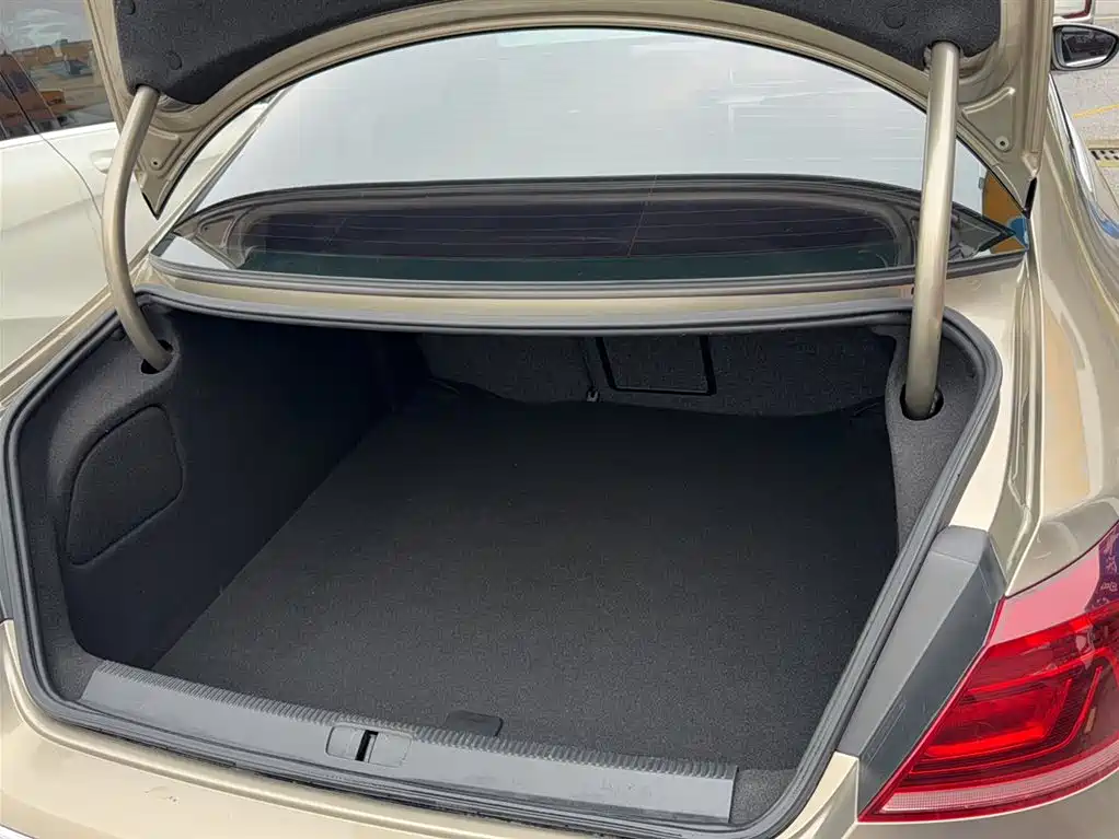 Volkswagen FAW-Volkswagen CC 2016 Model 1.8TSI Premium фото 15