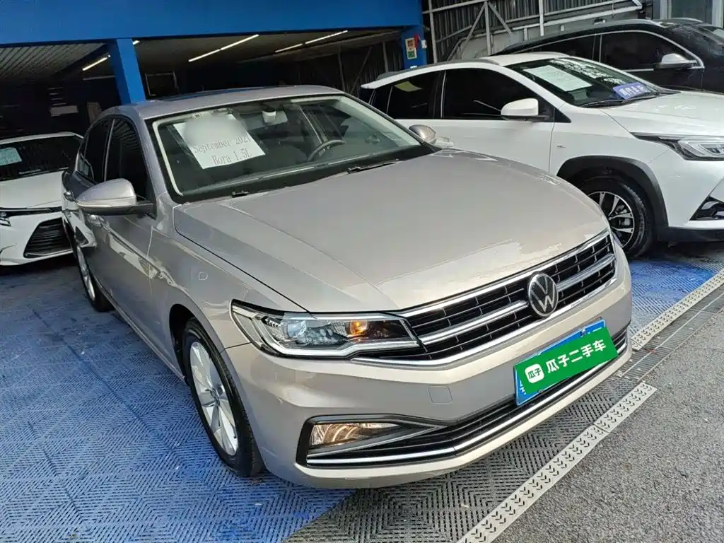 VOLKSWAGEN BORA