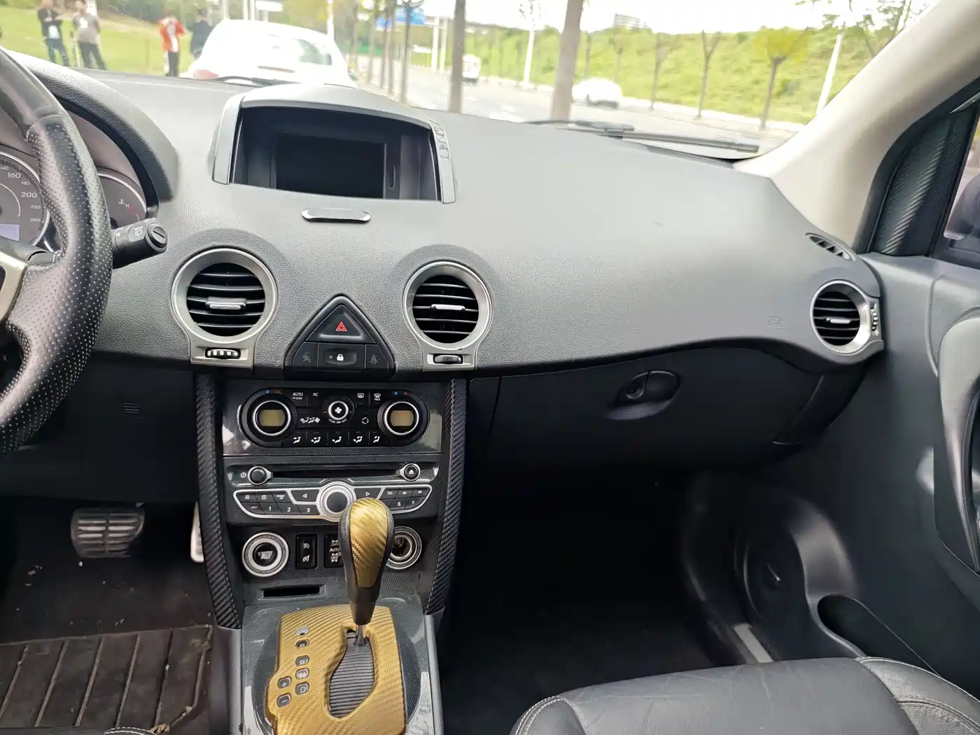 Renault Koleos (Import) 2012 2012 2.5L 4WD Luxury Navigation Edition