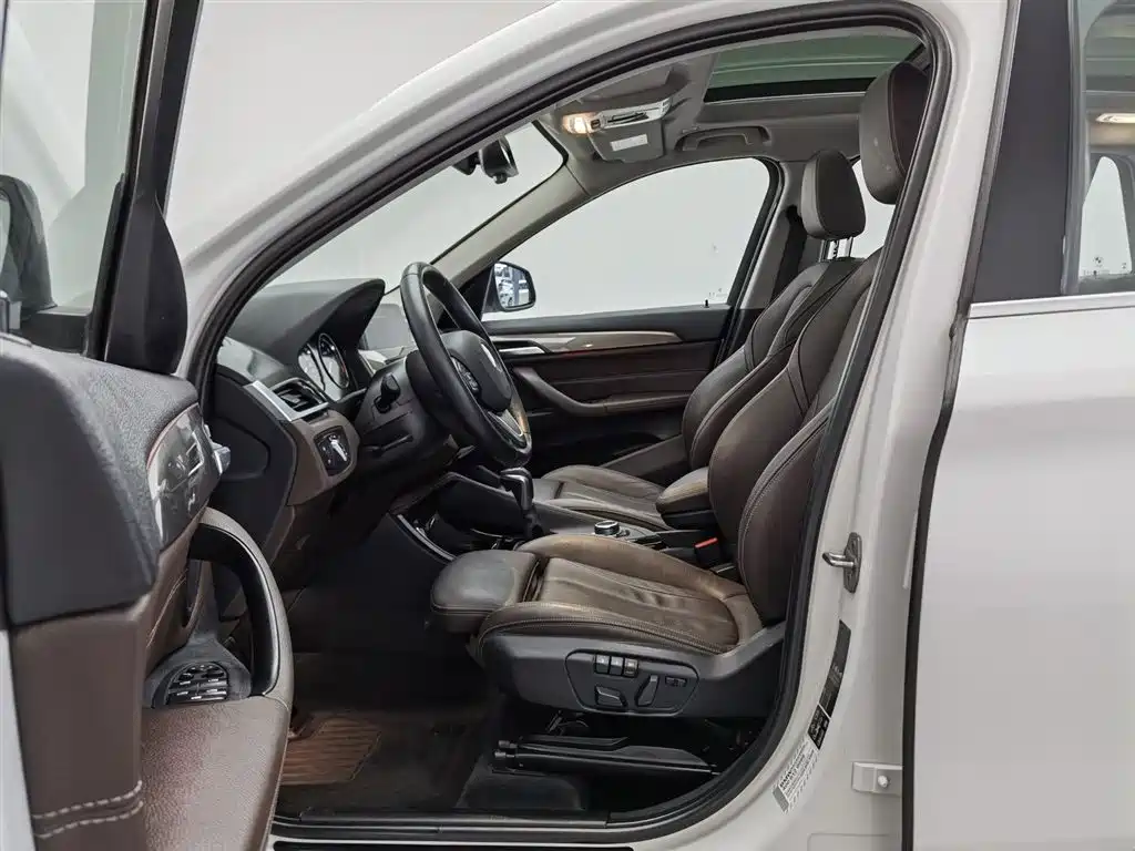 BMW X1 2018 xDrive20Li Premium Model фото 10