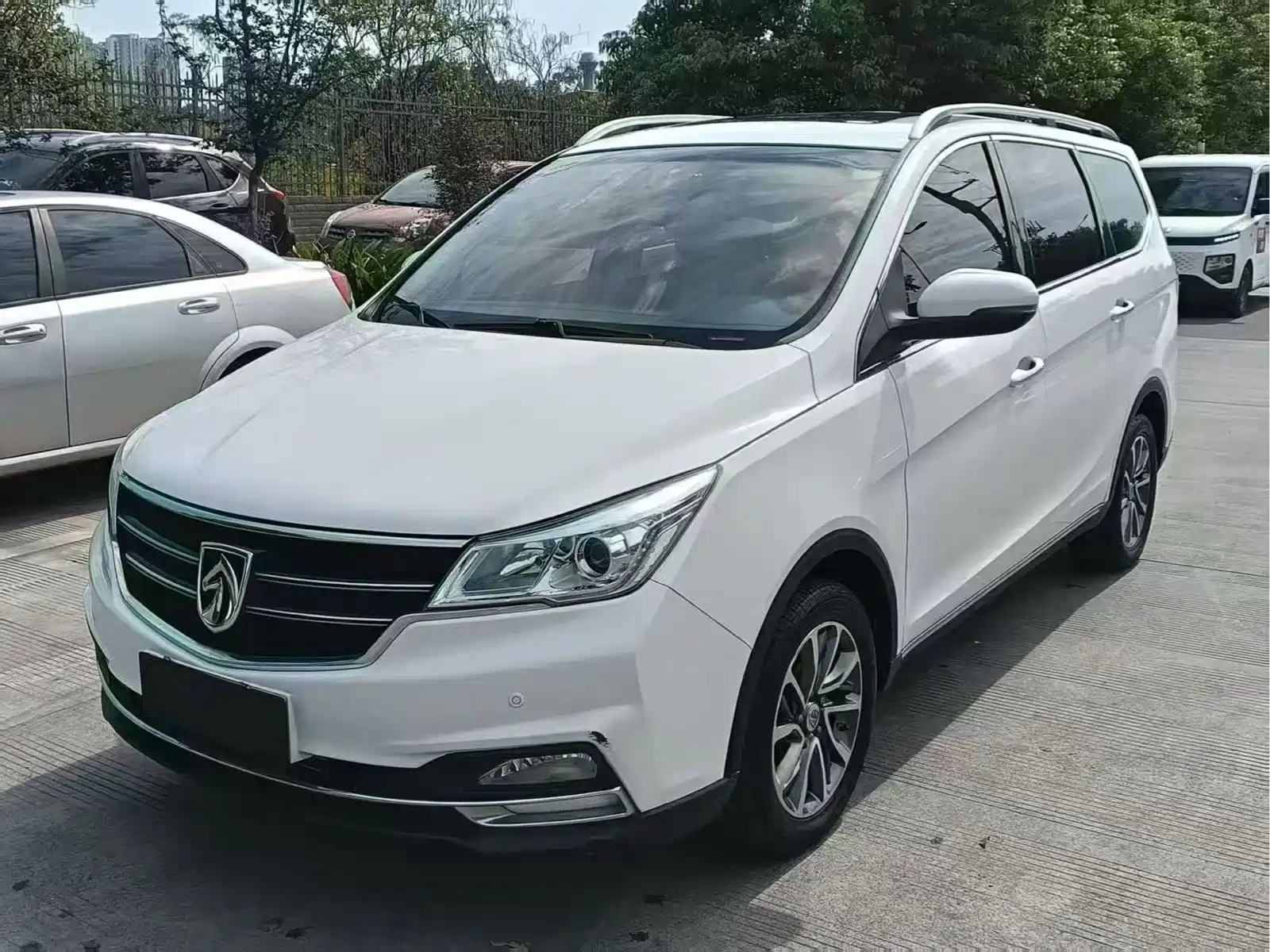 Фото 1 - Baojun 730