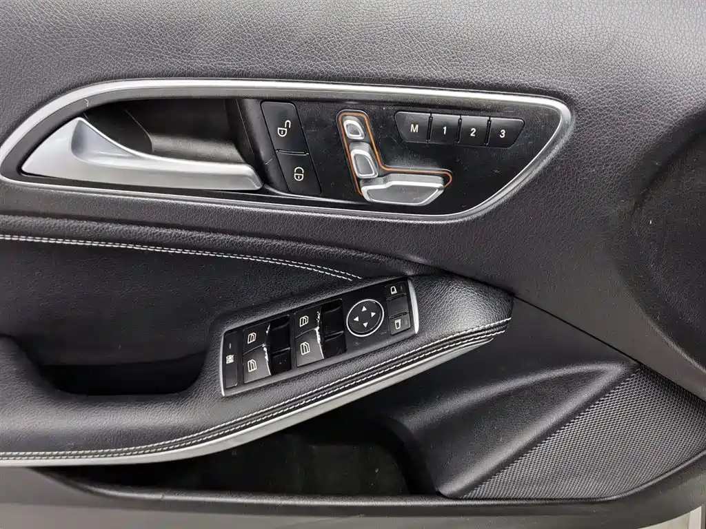 Mercedes-Benz GLA 2017 GLA 200 Dynamic фото 9
