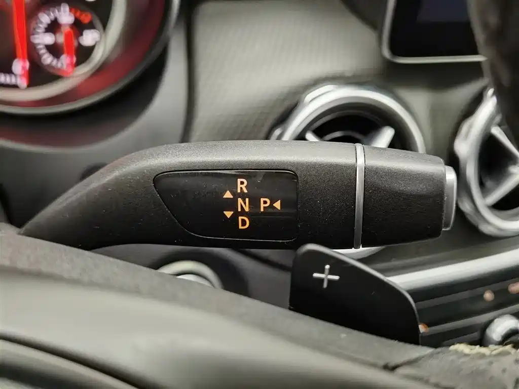 Mercedes-Benz GLA 2017 GLA 200 Dynamic фото 13