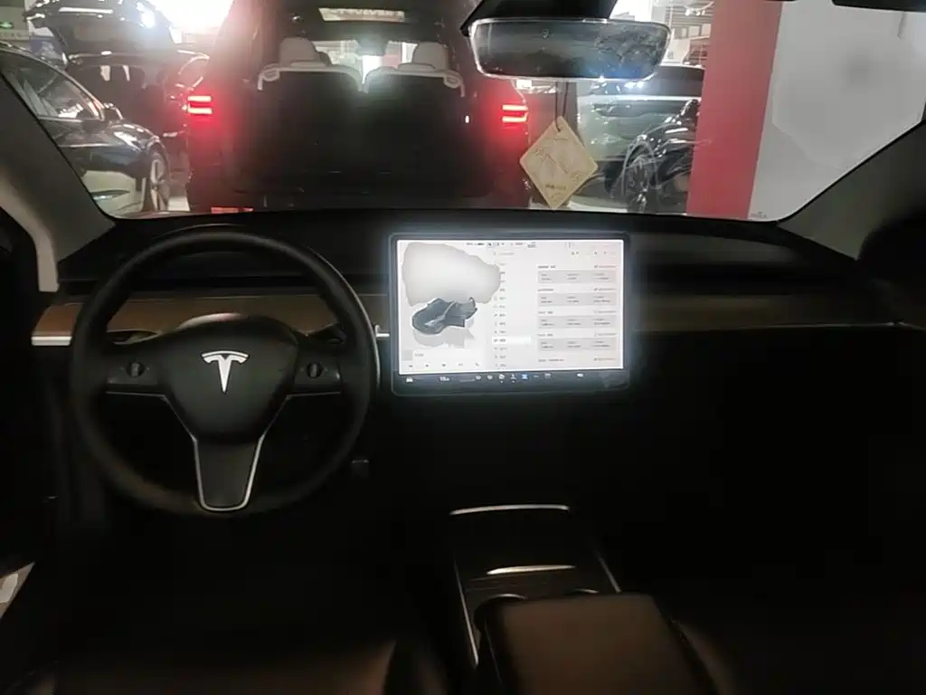 Фото 10 - Tesla Model 3