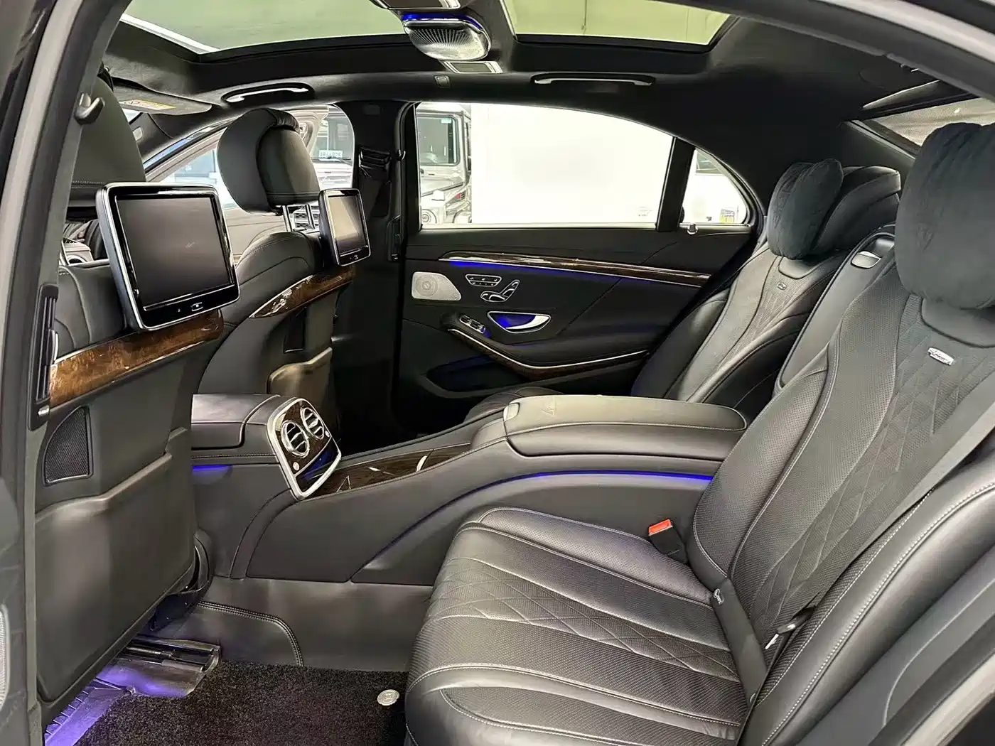 Фото 14 - Mercedes-Benz S-Class