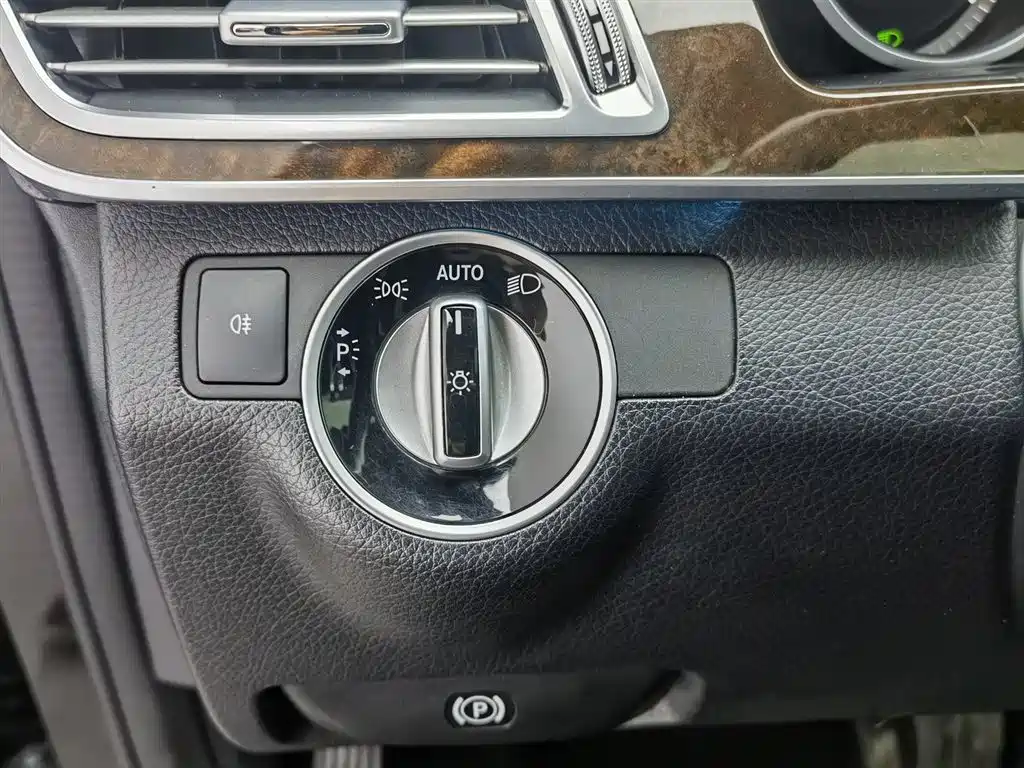 Mercedes-Benz E-Class 2015 E 260 L Luxury фото 21