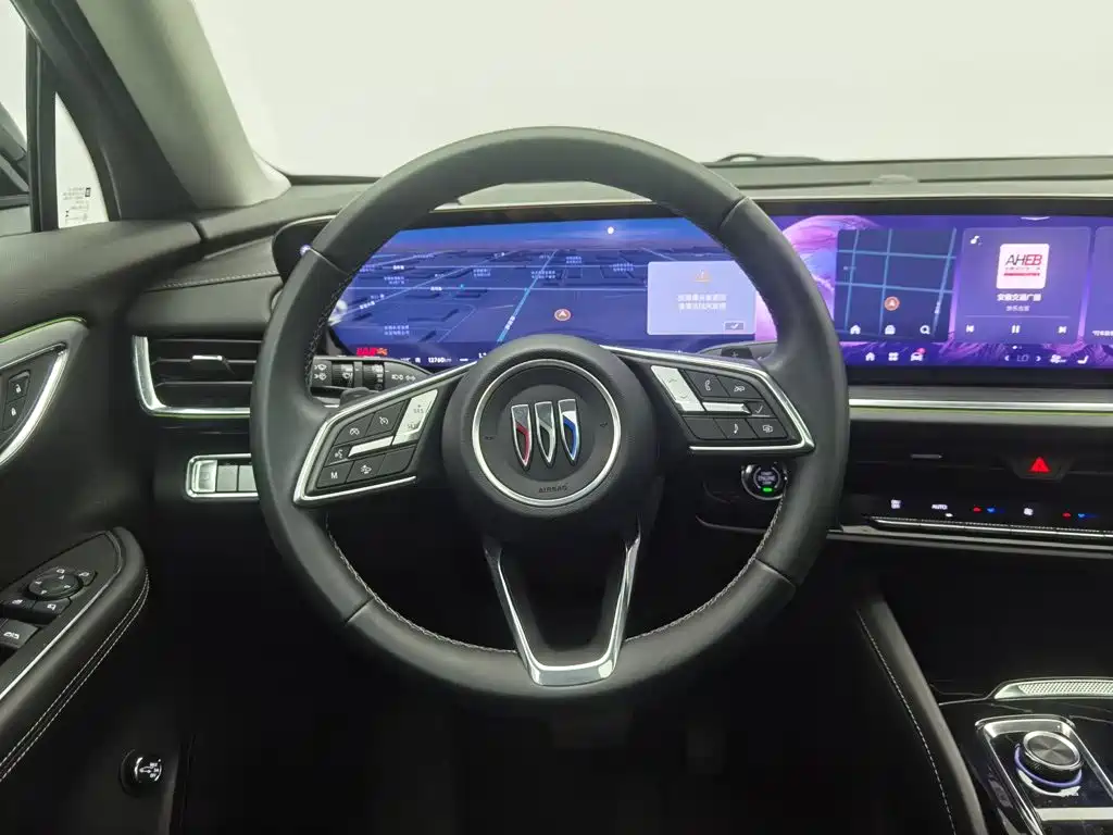 Photo 11 - Buick Envision S
