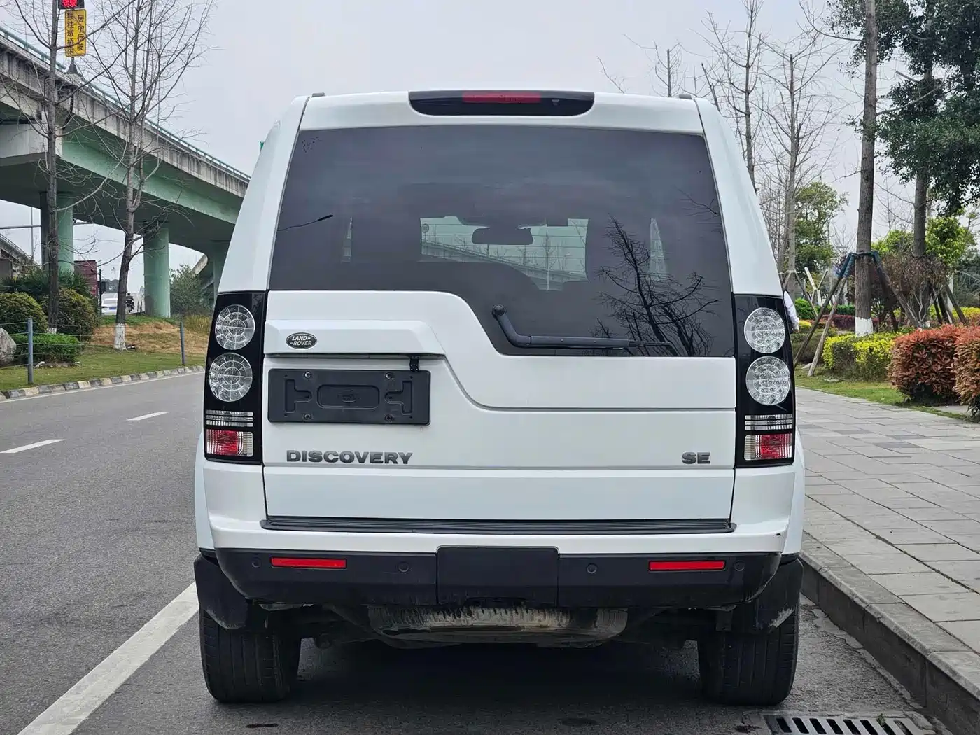 Land Rover Discovery 2016 3.0 SC V6 SE фото 15