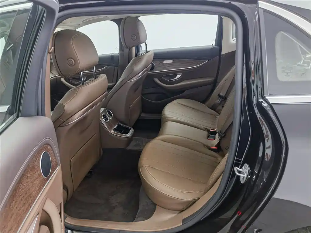 Mercedes-Benz E-Class 2023 E 300 L Fashion фото 15