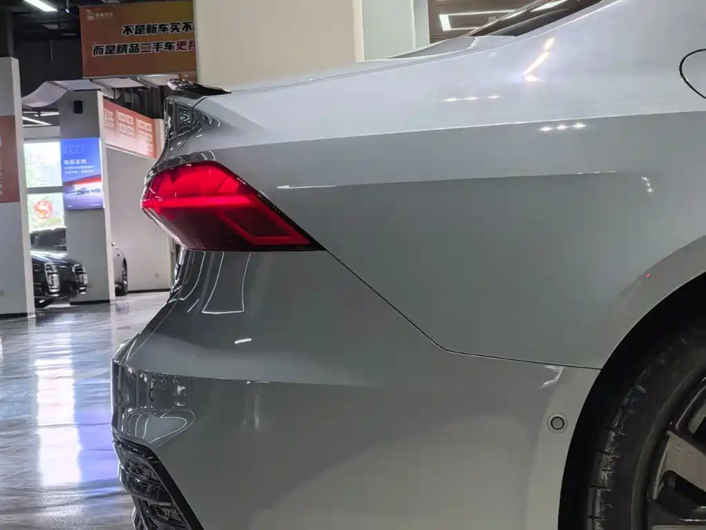 AUDI A7L