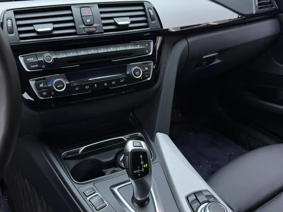 BMW 3 Series GT 2017 320i M Sport фото 13