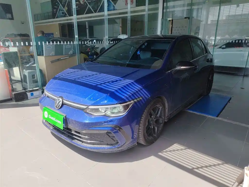 VOLKSWAGEN GOLF