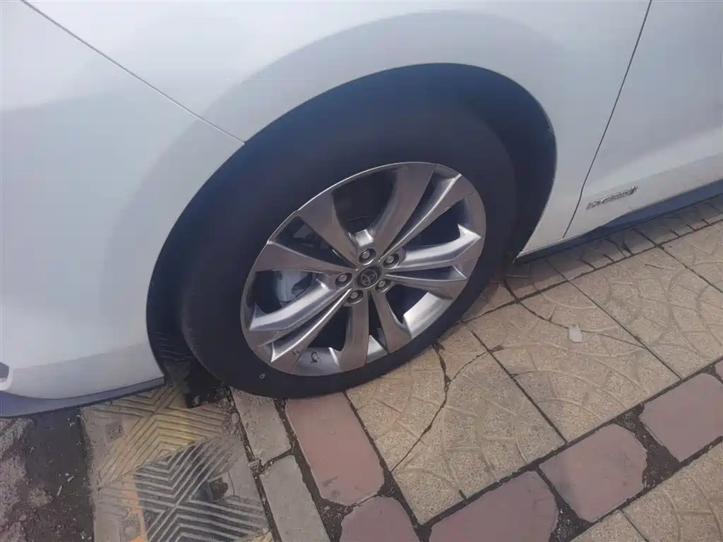 Toyota Sienna 2023 2.5L Hybrid Premium Edition фото 23