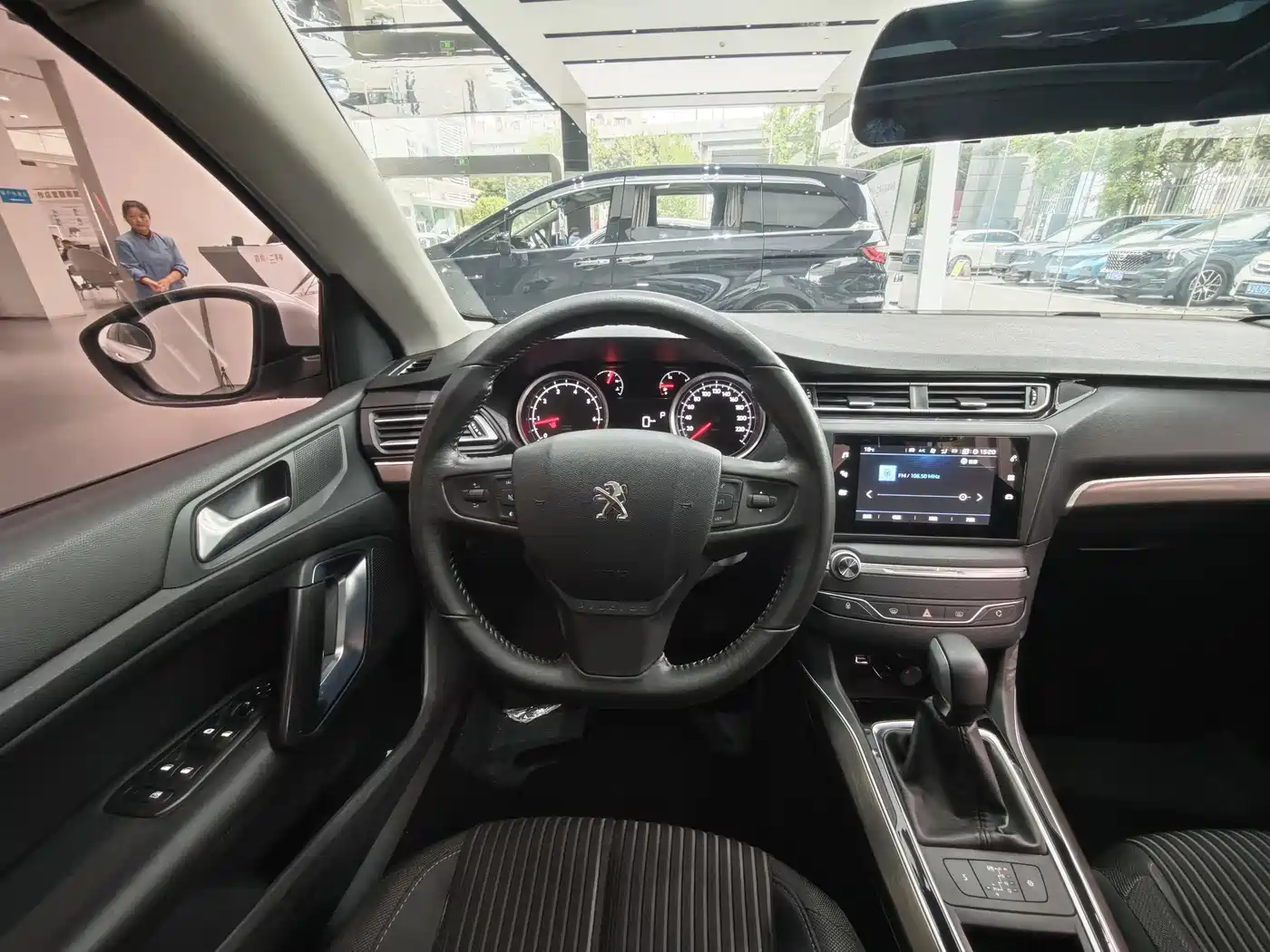PEUGEOT 408