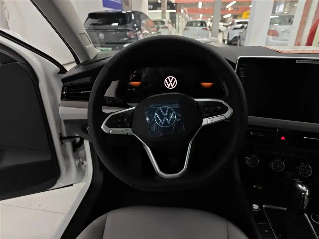 Volkswagen Bora 2025 Facelift 200TSI DSG Navigation Edition фото 7