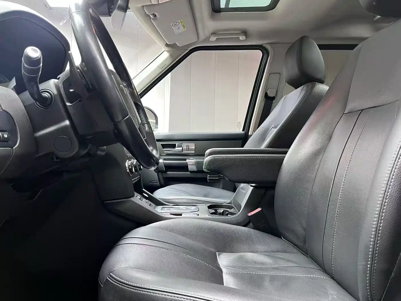 Land Rover Discovery 2015 3.0 SC V6 HSE фото 4