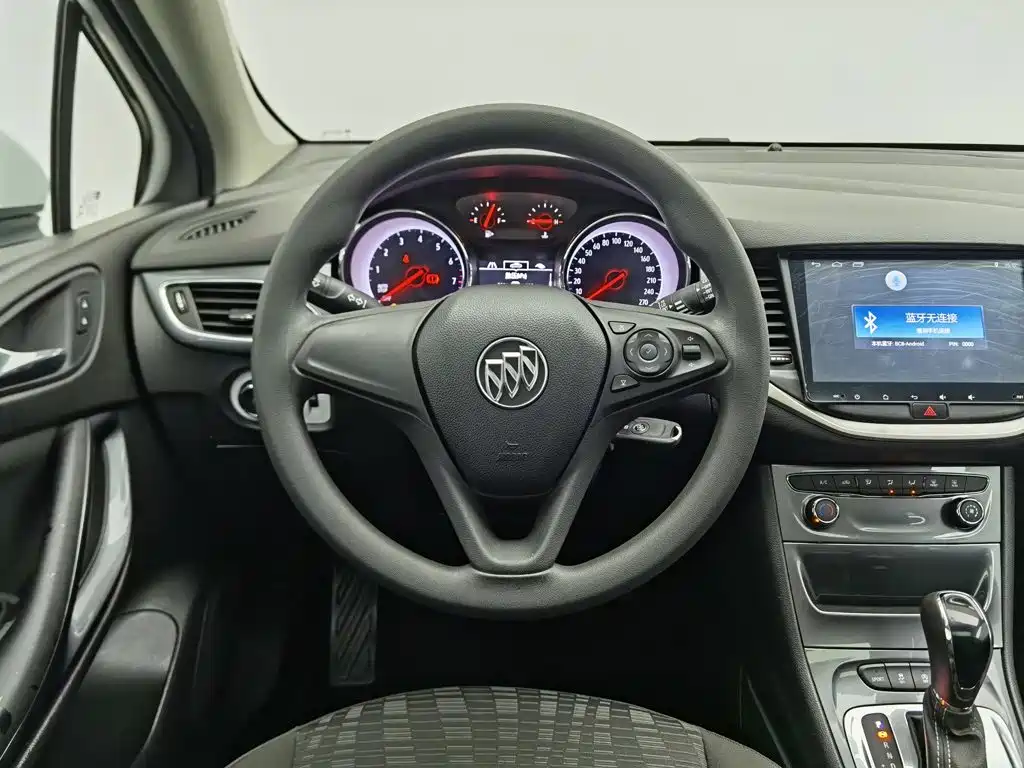 Photo 11 - Buick Verano