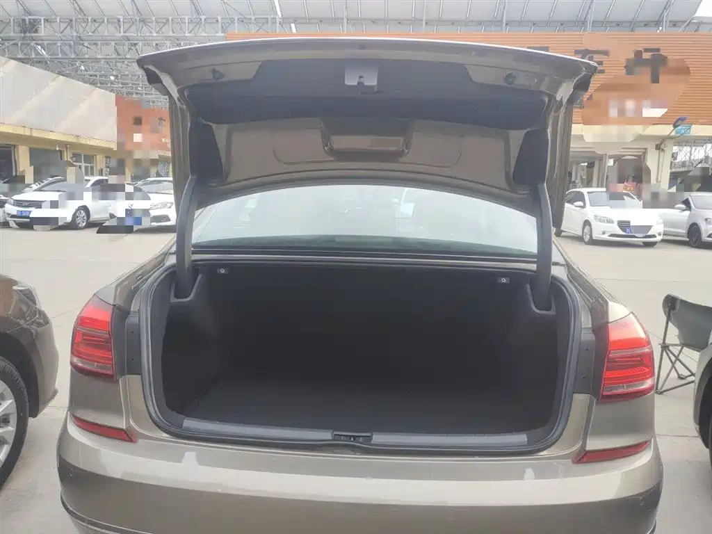 Volkswagen Passat 2017 280TSI DSG Prestige фото 19