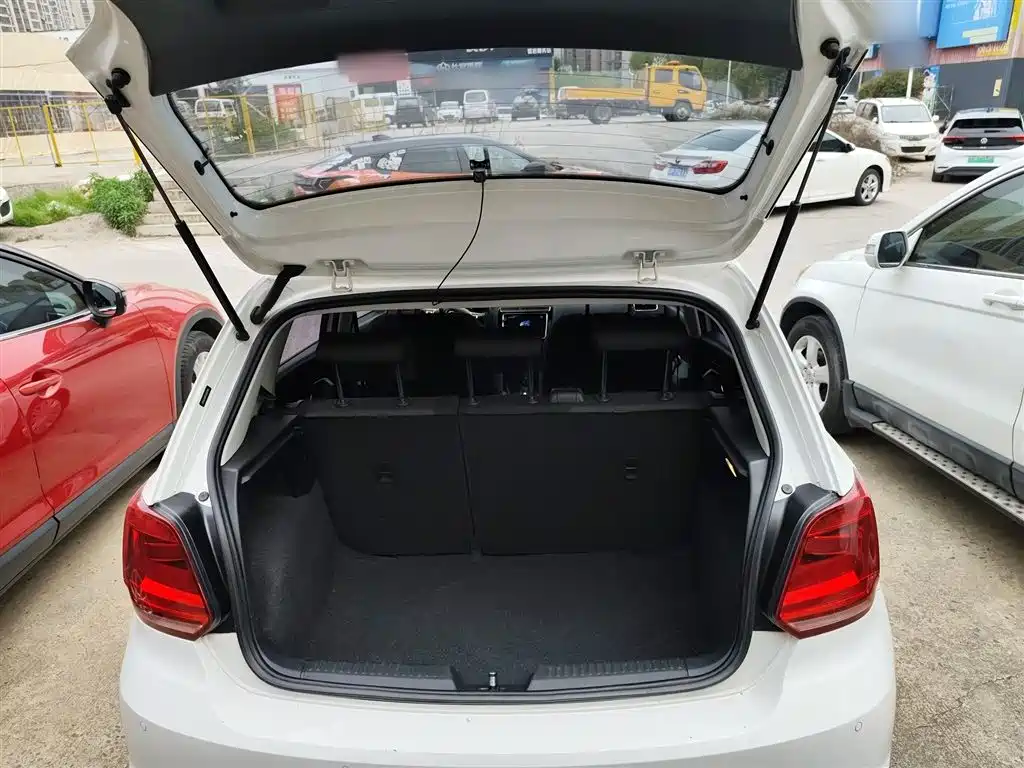 Volkswagen Polo 2016 1.6L Automatic Comfort фото 15