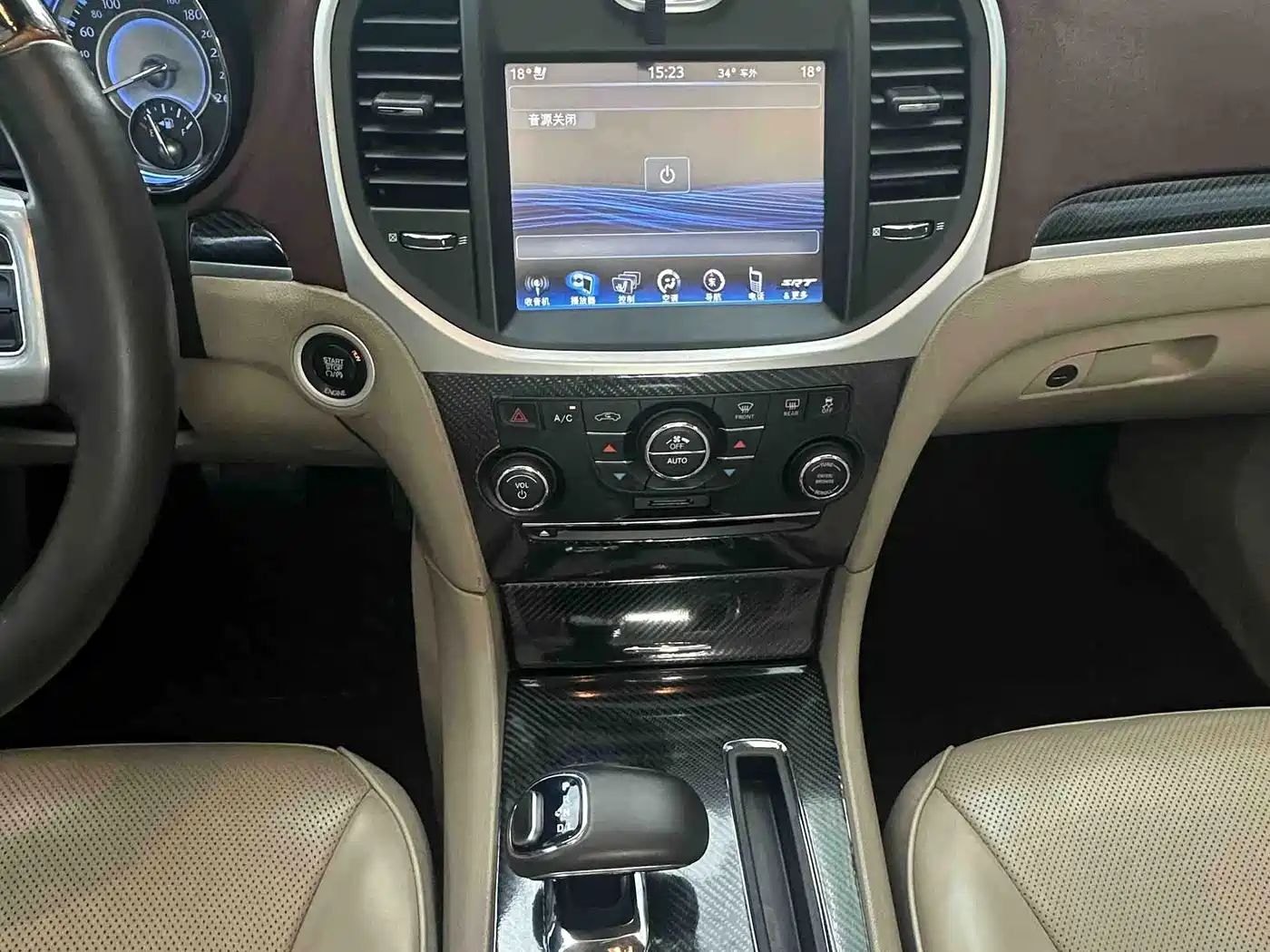 Photo 18 - Chrysler 300C (Import)