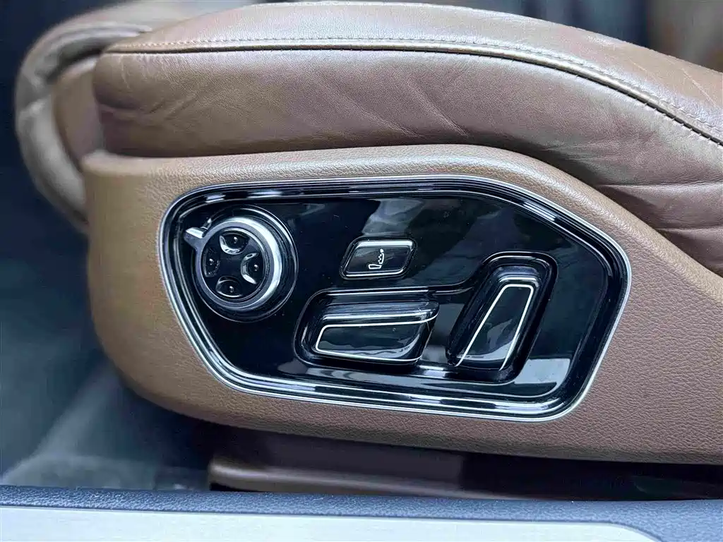 Фото 7 - Audi A8