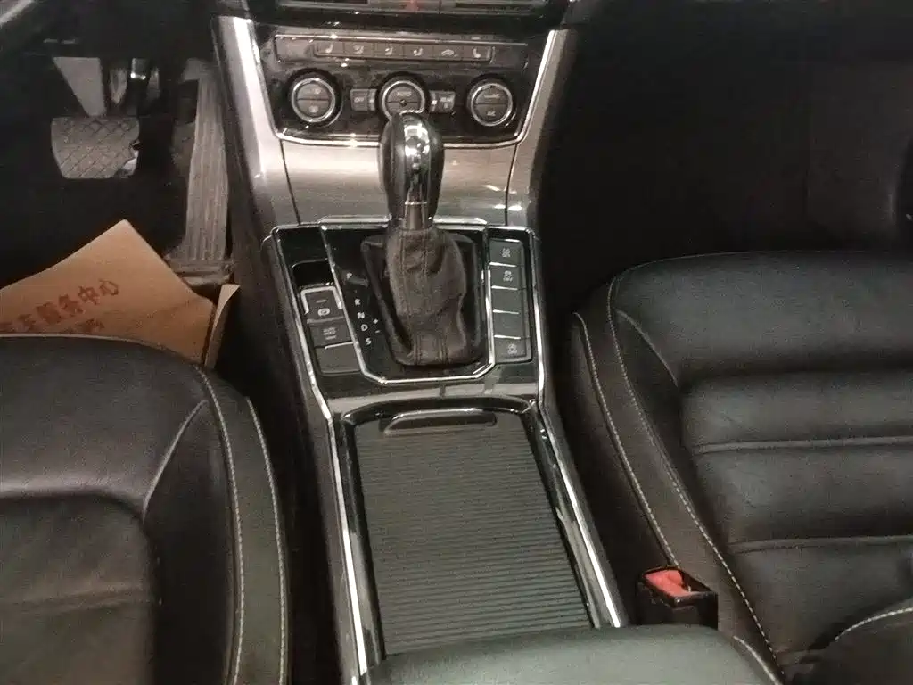 Volkswagen Passat 2016 330TSI DSG Honor Edition фото 14