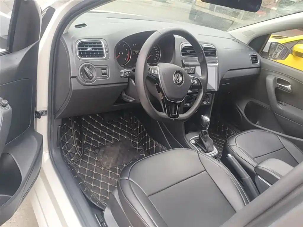 Volkswagen Polo 2016 1.6L Automatic Comfort фото 10