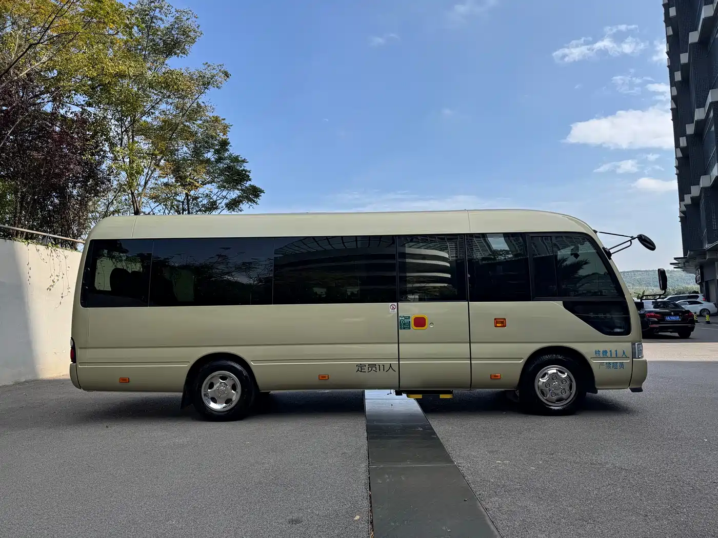 Toyota Coaster 2019 4.0L Luxury Vehicle GRB53L-ZCMEK 20-seater 9GR фото 4