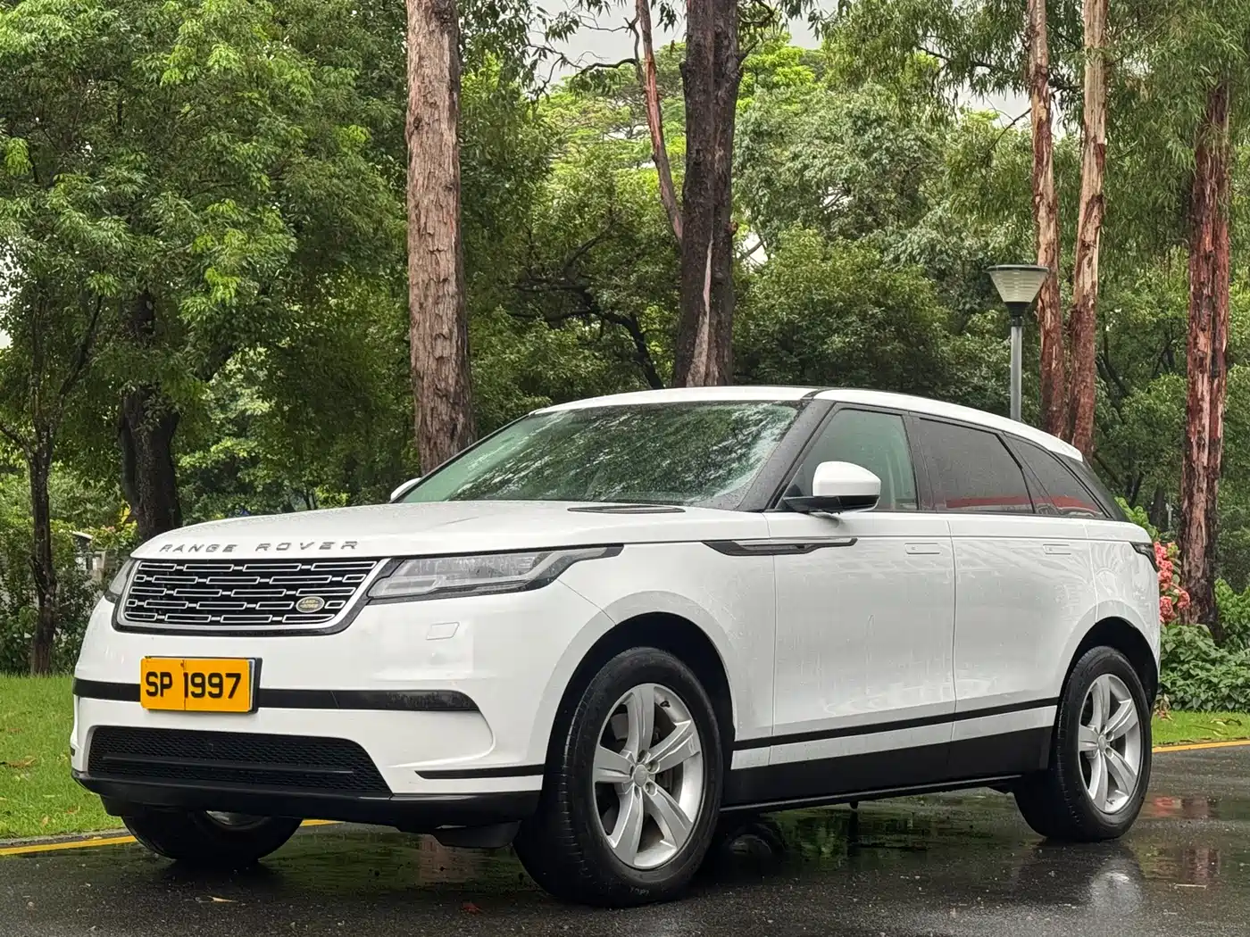 Фото 1 - Land Rover Range Rover Velar