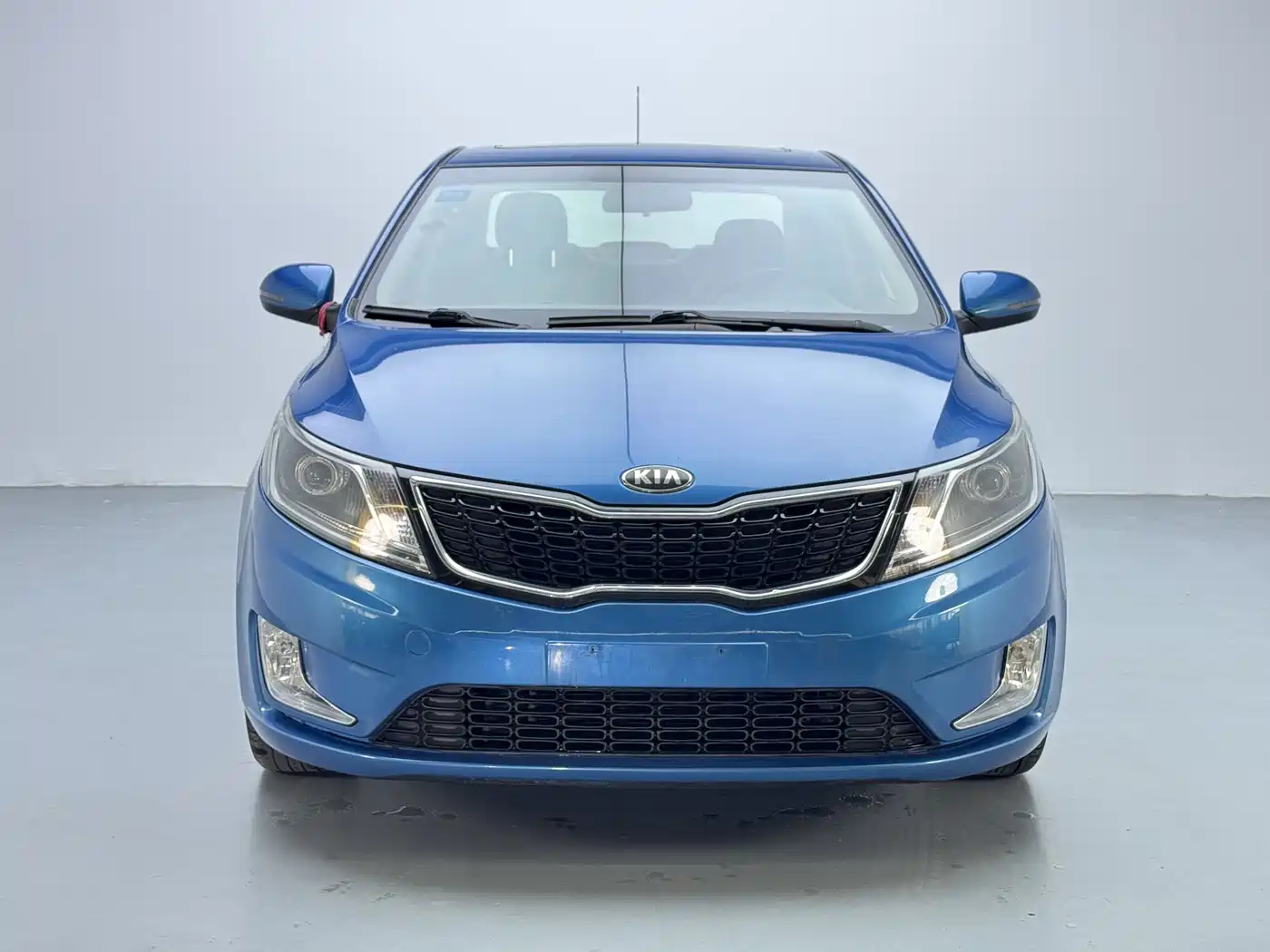 Kia K2 2012 Sedan 1.6L AT Premium Commemorative Edition фото 2