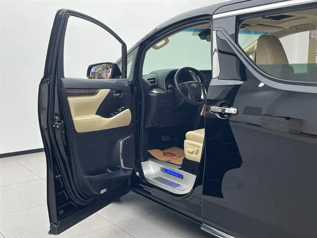 Toyota Alphard 2023 Dual Hybrid 2.5L Ultimate Gold Edition фото 17