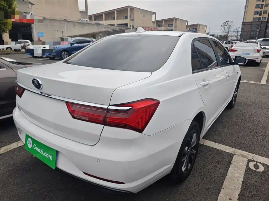BYD Qin 2019 1.5L Automatic Prestige фото 7