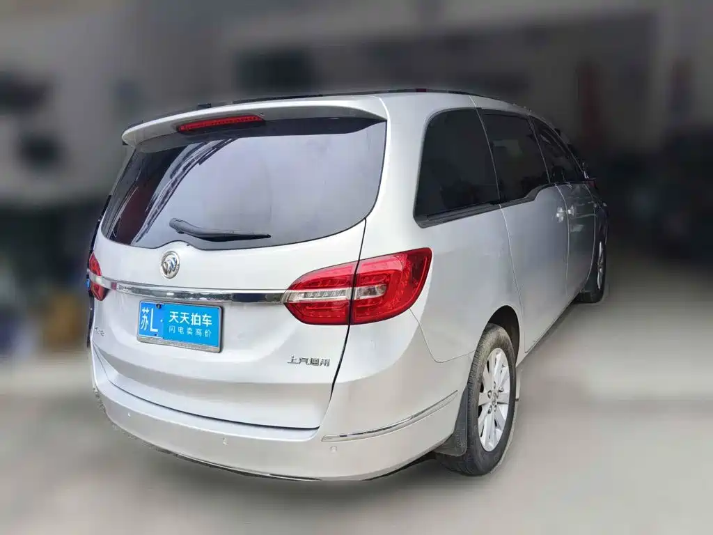 Photo 2 - Buick GL8