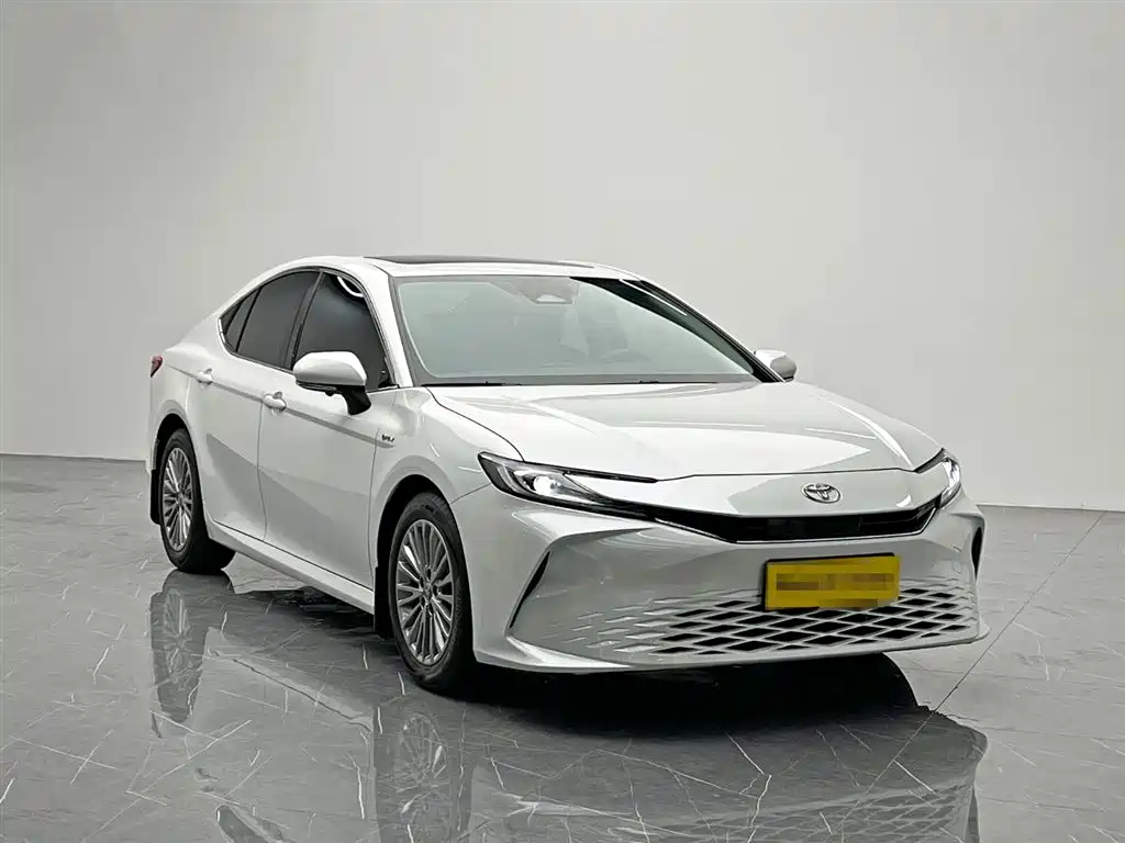 Toyota Camry 2024 Hybrid 2.0HE Elite Edition фото 8