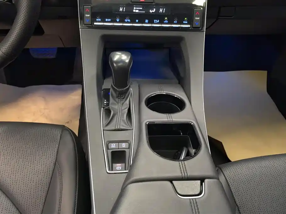 Toyota Avalon 2019 2.0L XLE Premium Edition (China VI) фото 16