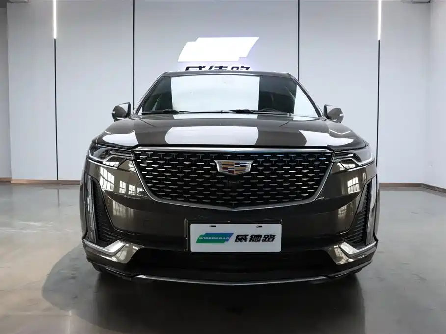 Фото 2 - Cadillac XT6