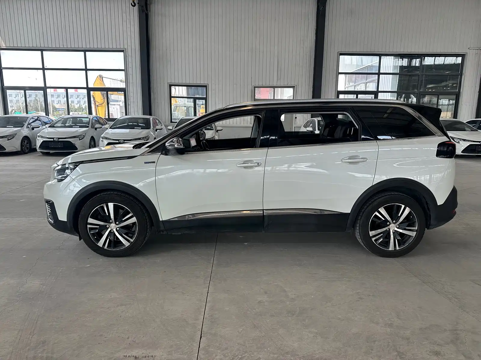 Фото 8 - Peugeot 5008